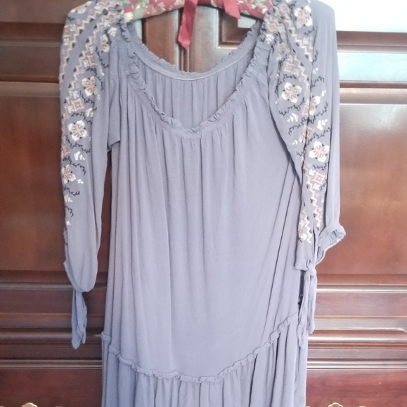 Dress - Picture 2 of 3